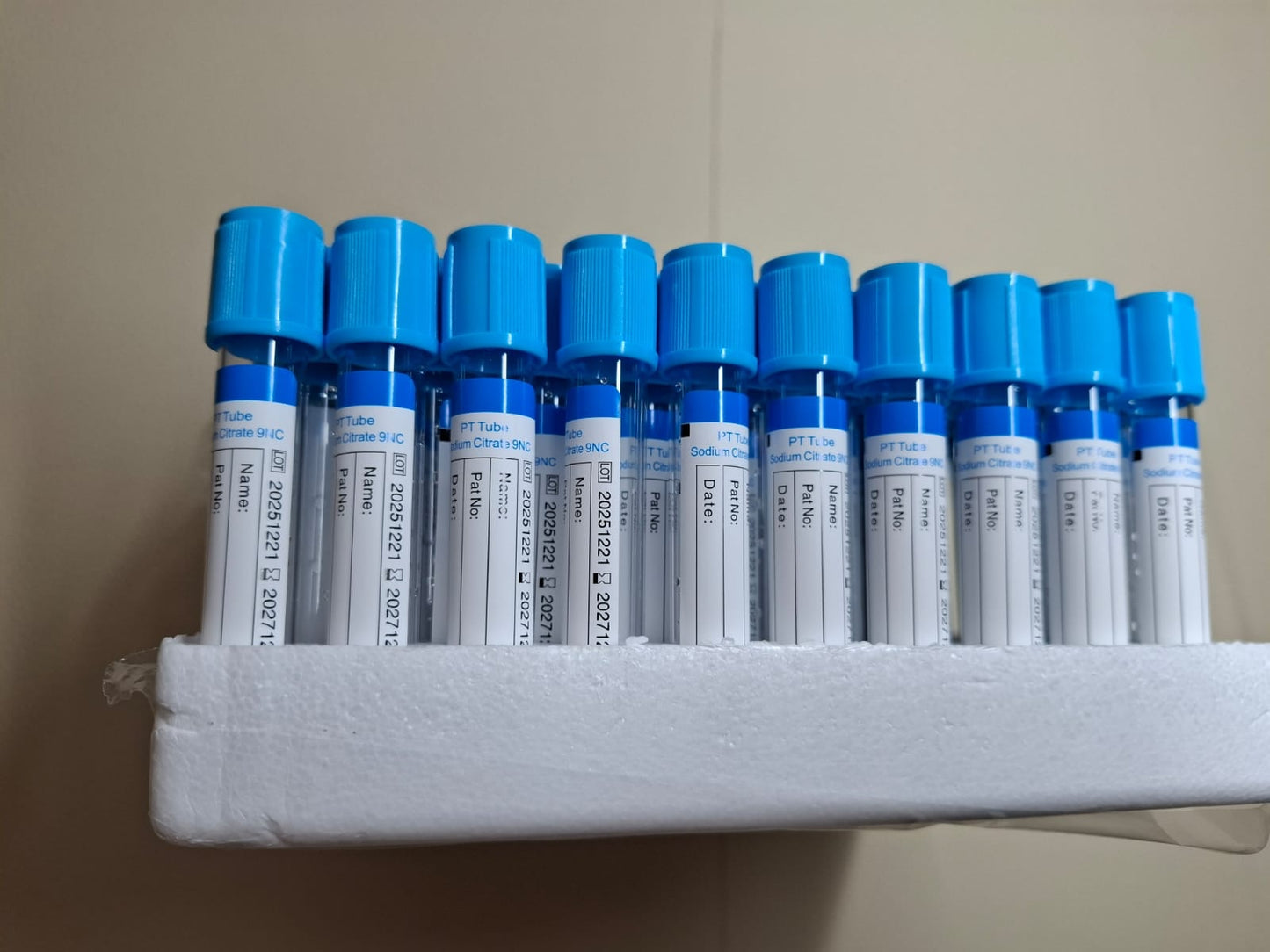 1 Caja 600 Tubos AZUL, Toma de Muestra - PT TUBE