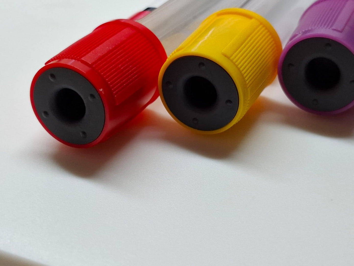 1 Bandeja, 100 Tubos MORADO, Toma de Muestra - EDTA TUBE